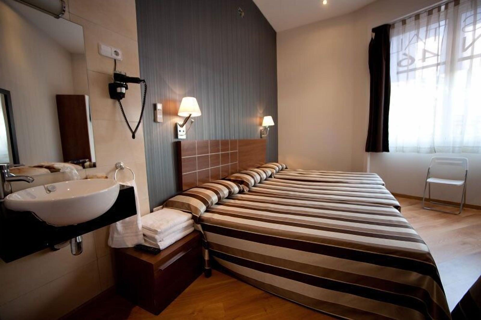 Hostal Bcn 46 Barcelona Exterior photo
