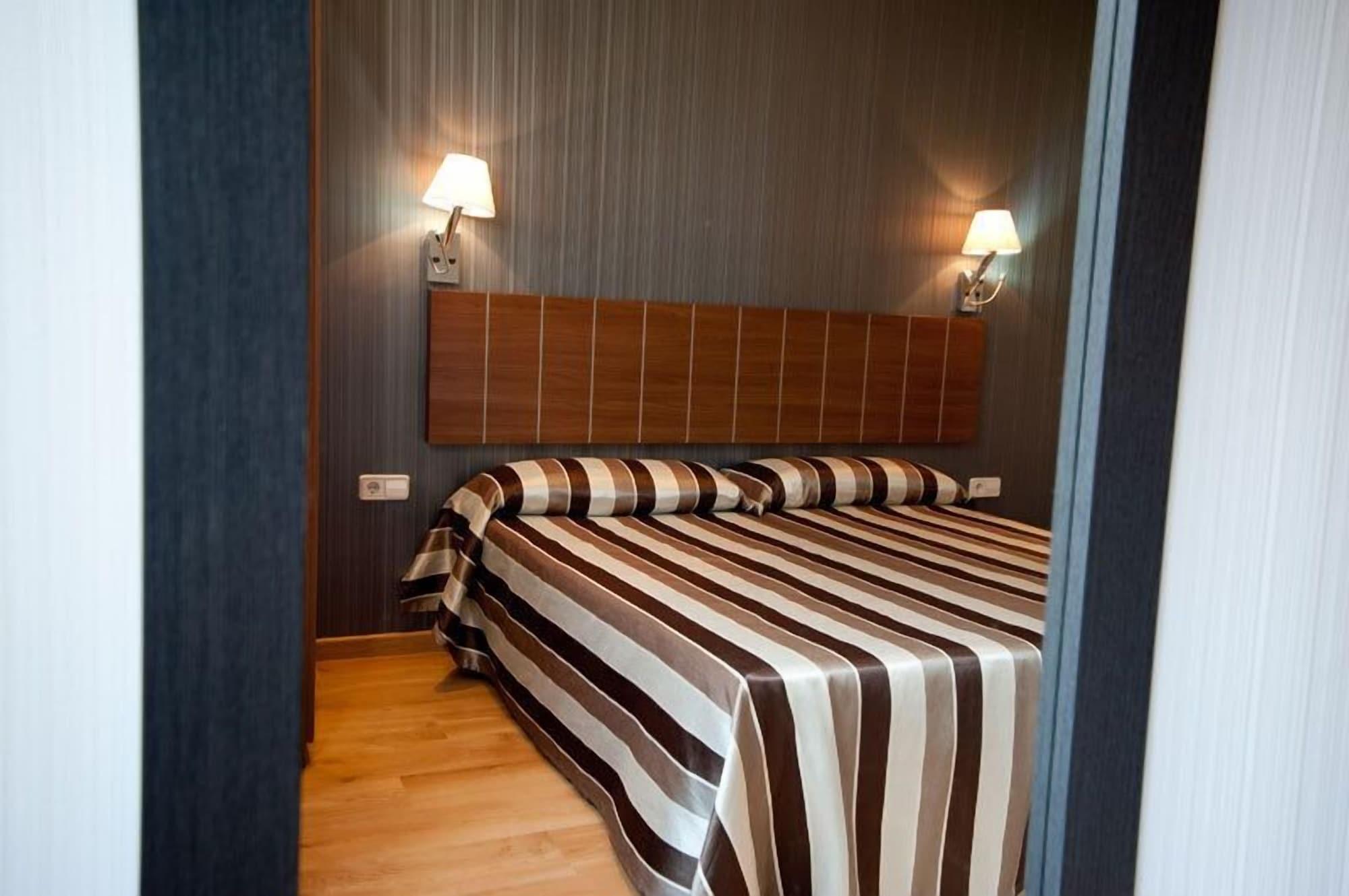 Hostal Bcn 46 Barcelona Exterior photo