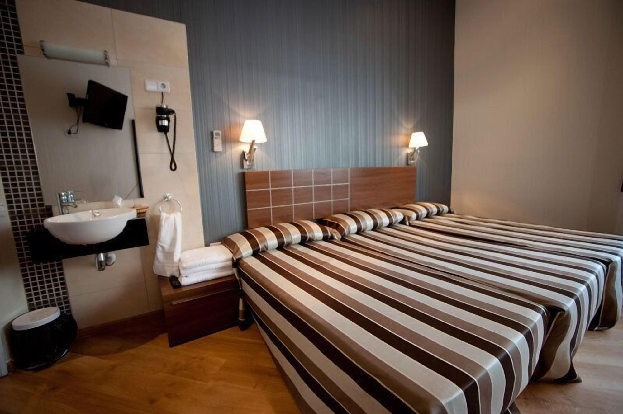 Hostal Bcn 46 Barcelona Exterior photo