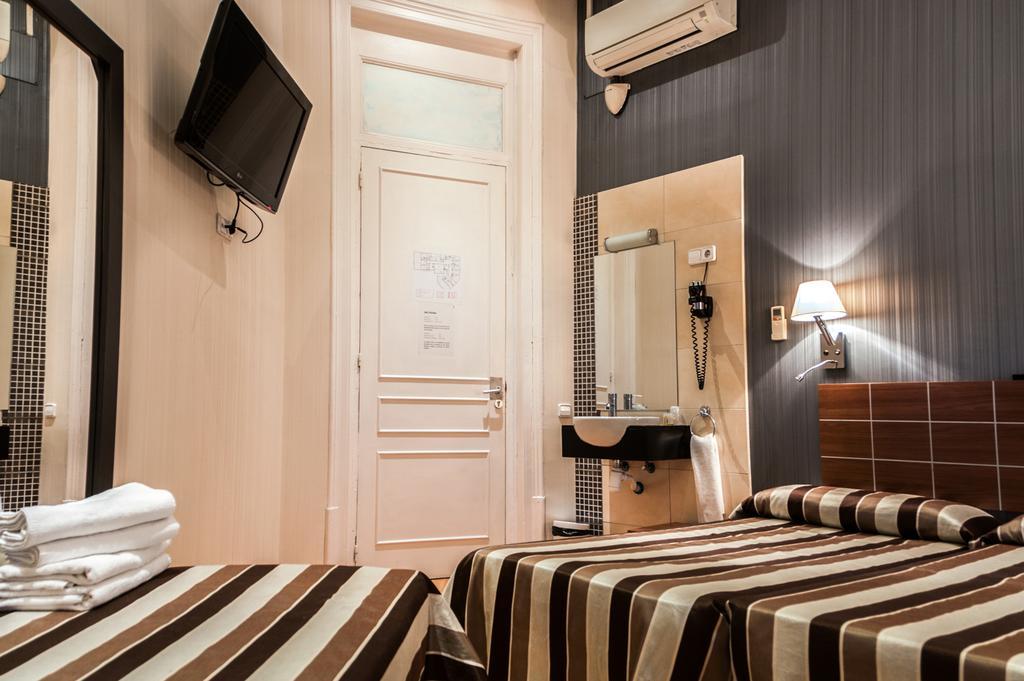 Hostal Bcn 46 Barcelona Exterior photo